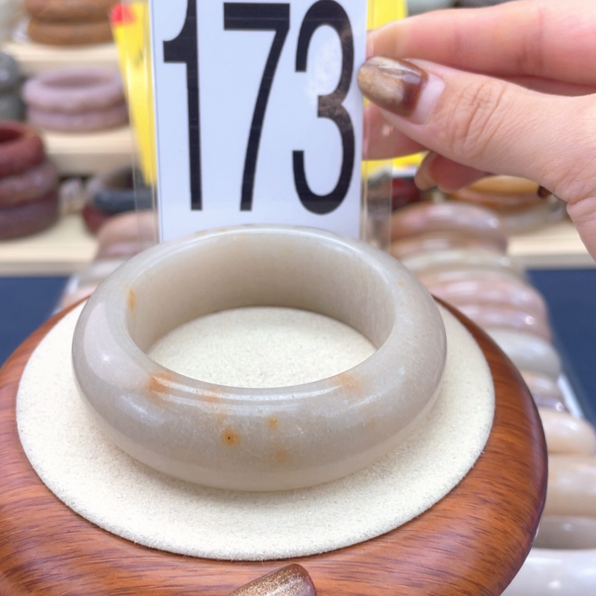 【闪购商品】石英质玉手镯未镶嵌