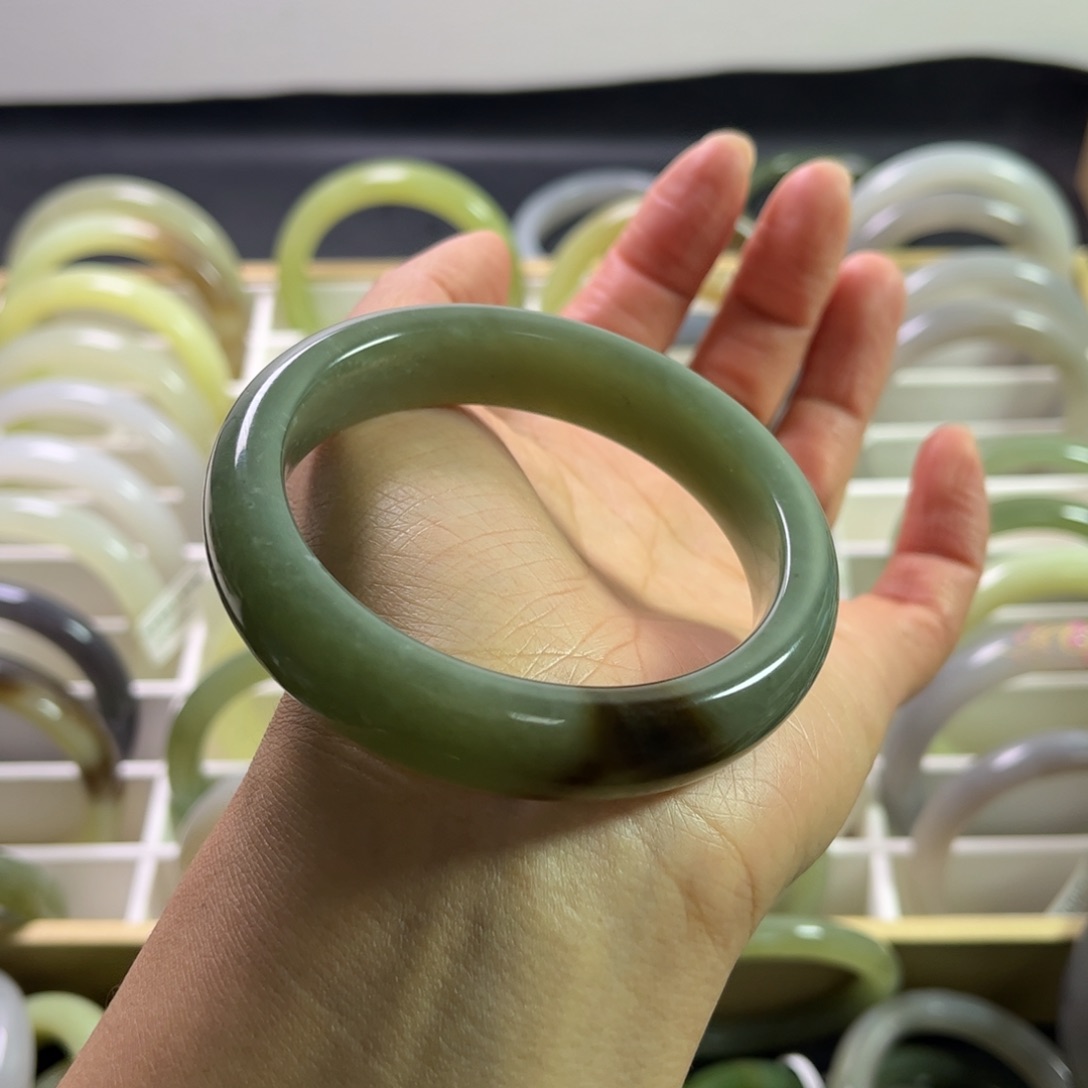 和田玉手镯58圈口未镶嵌