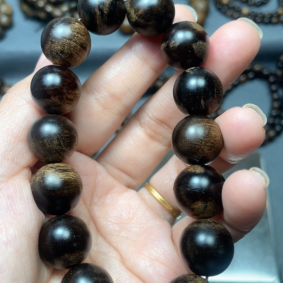 沉香手串白棋瘤疤1.5