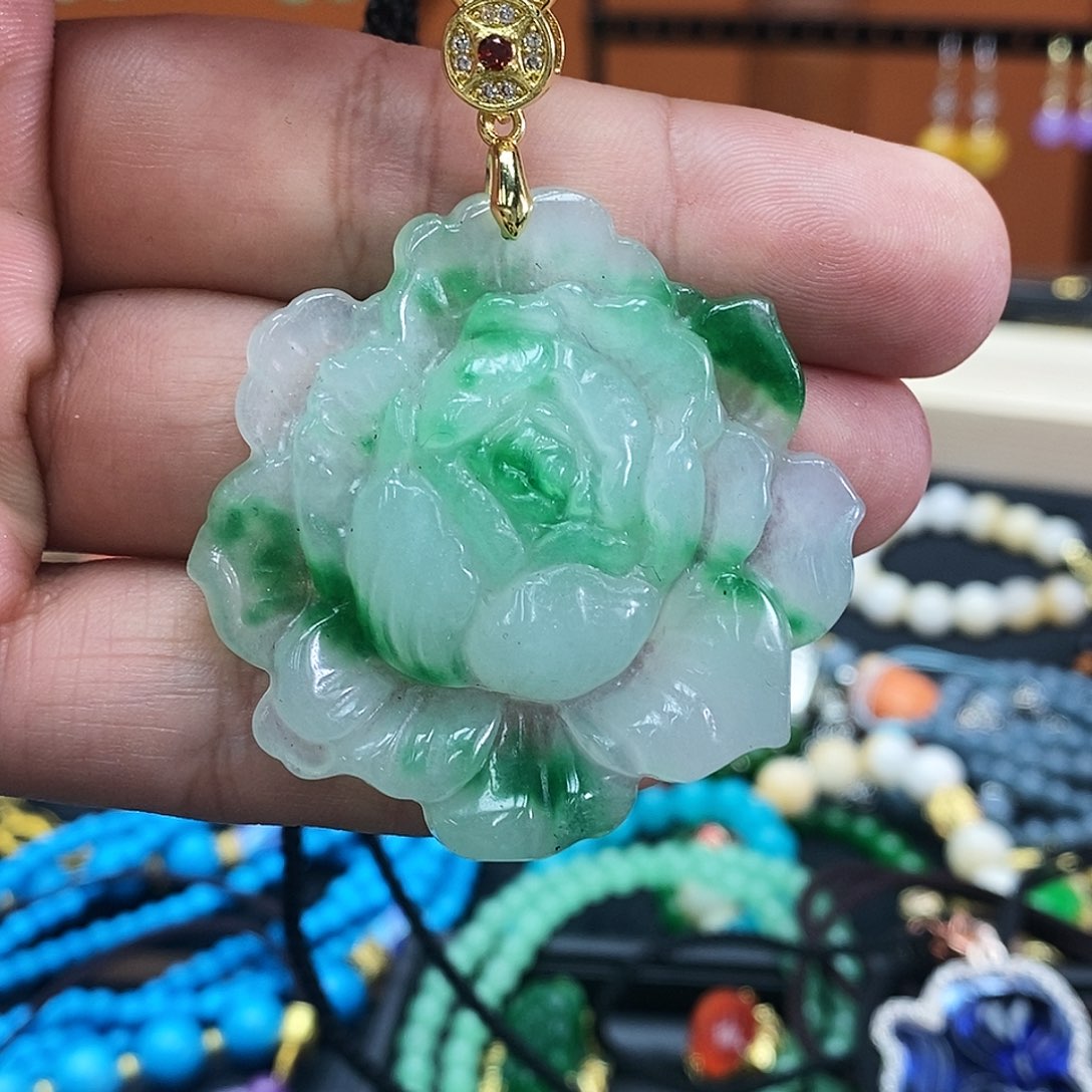 翡翠未镶嵌颈饰吊坠