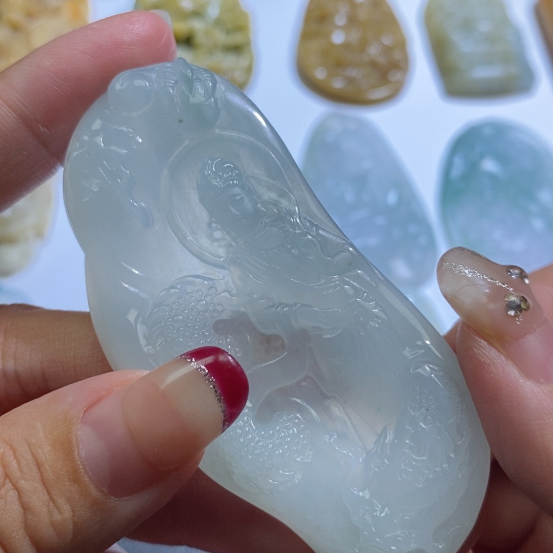 翡翠颈饰未镶嵌玉龙观音