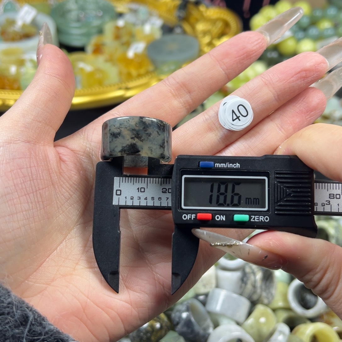 蛇纹石玉未镶嵌戒指