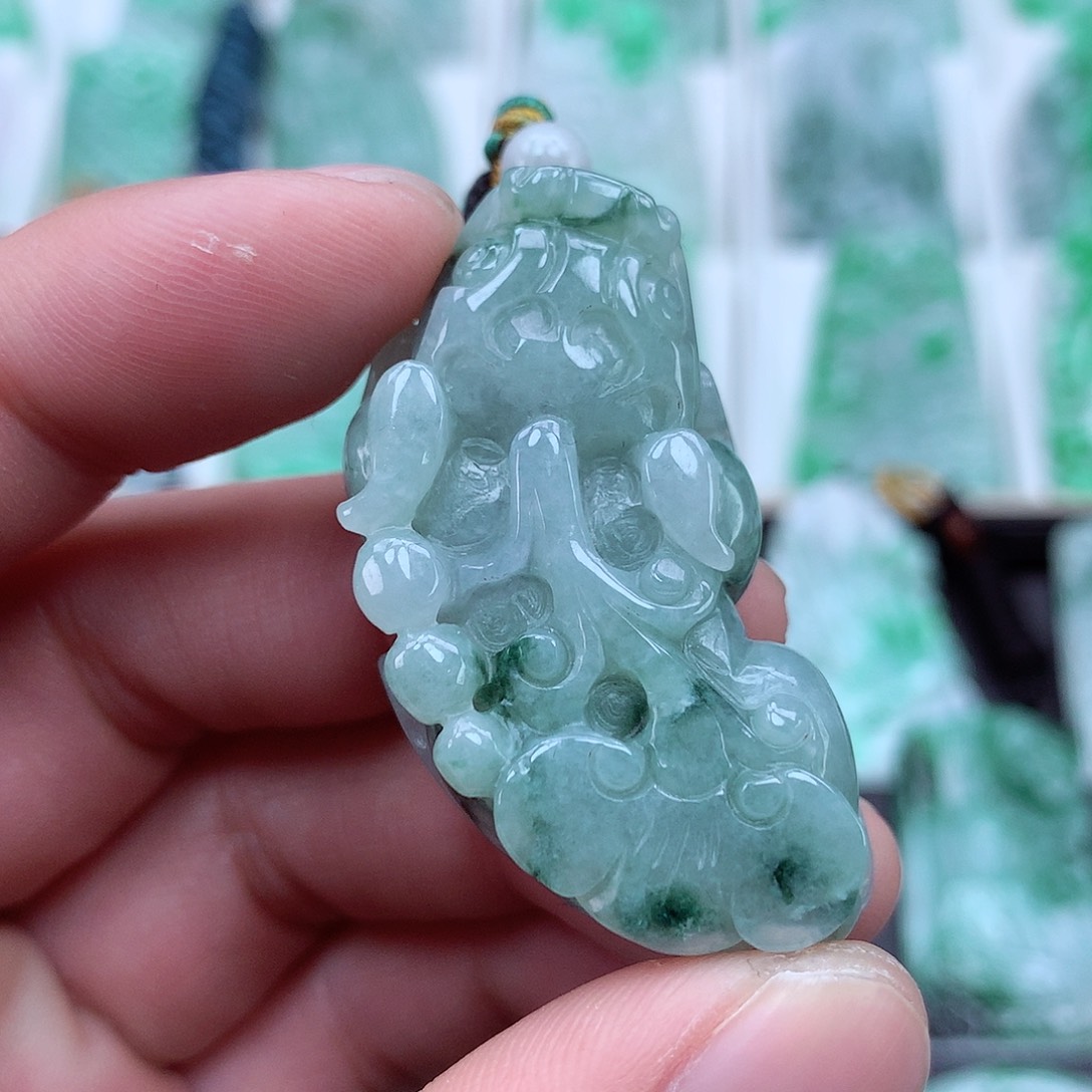 翡翠颈饰未镶嵌翡翠吊坠