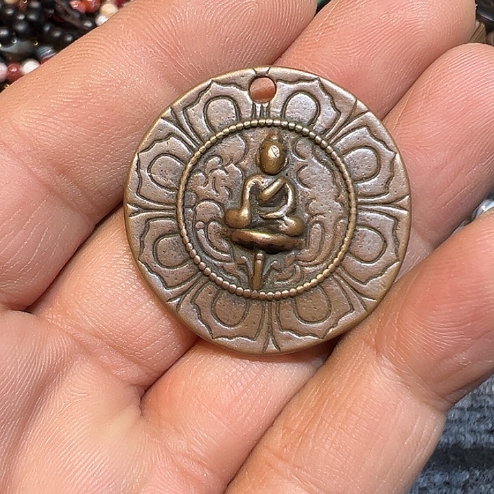 非金属随身挂件一个