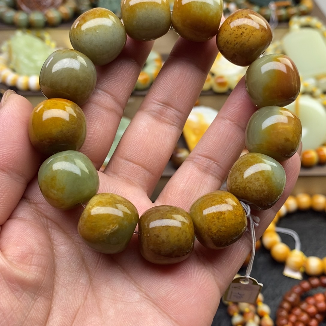 透闪石质玉未镶嵌手串