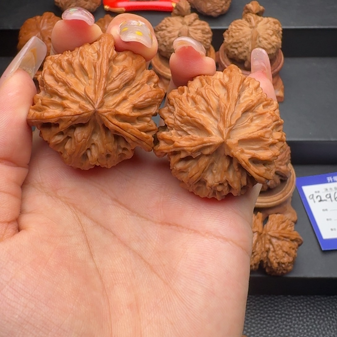 文玩核桃把件苹果园三棱球奔，全品，40