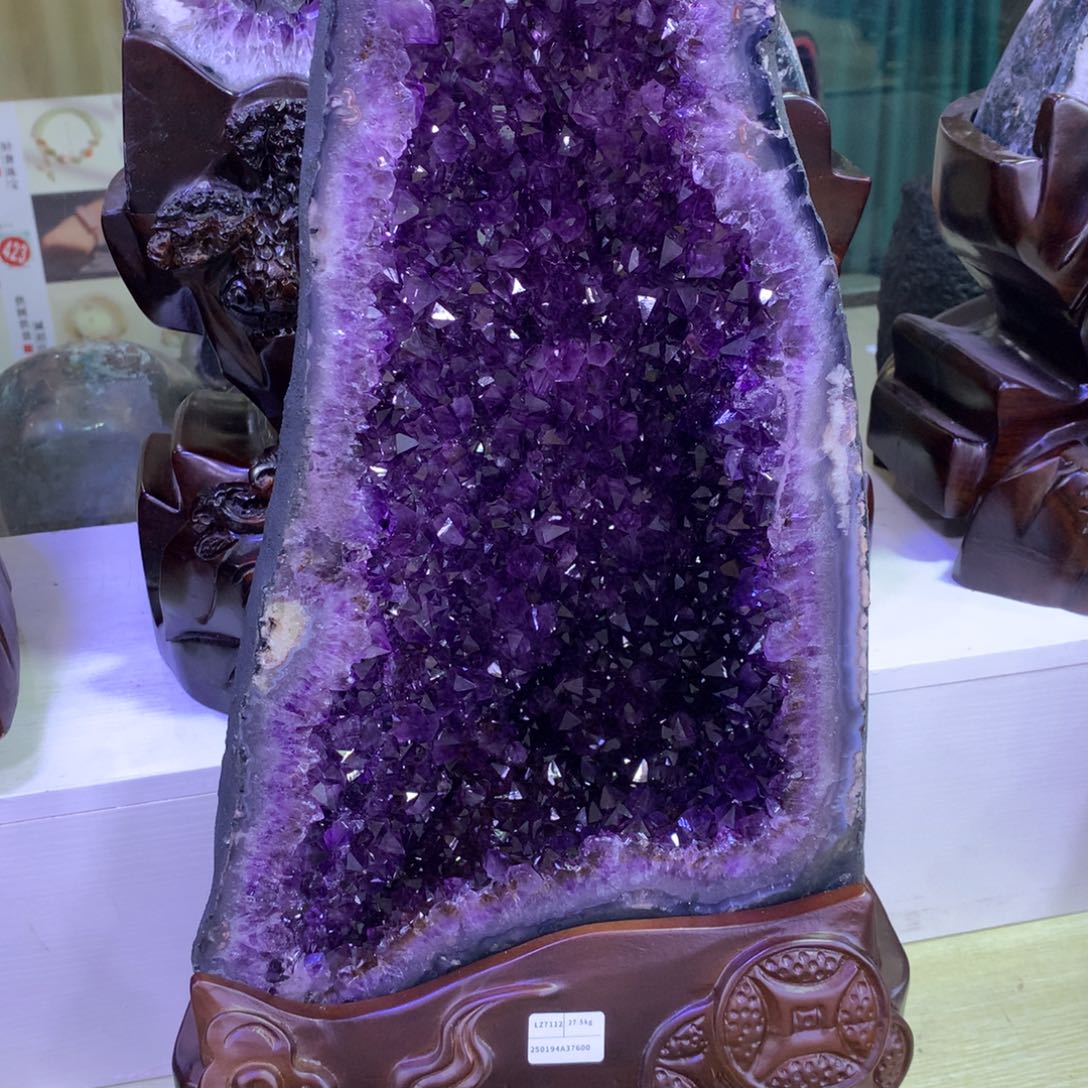 织绣巴西紫水晶大摆件