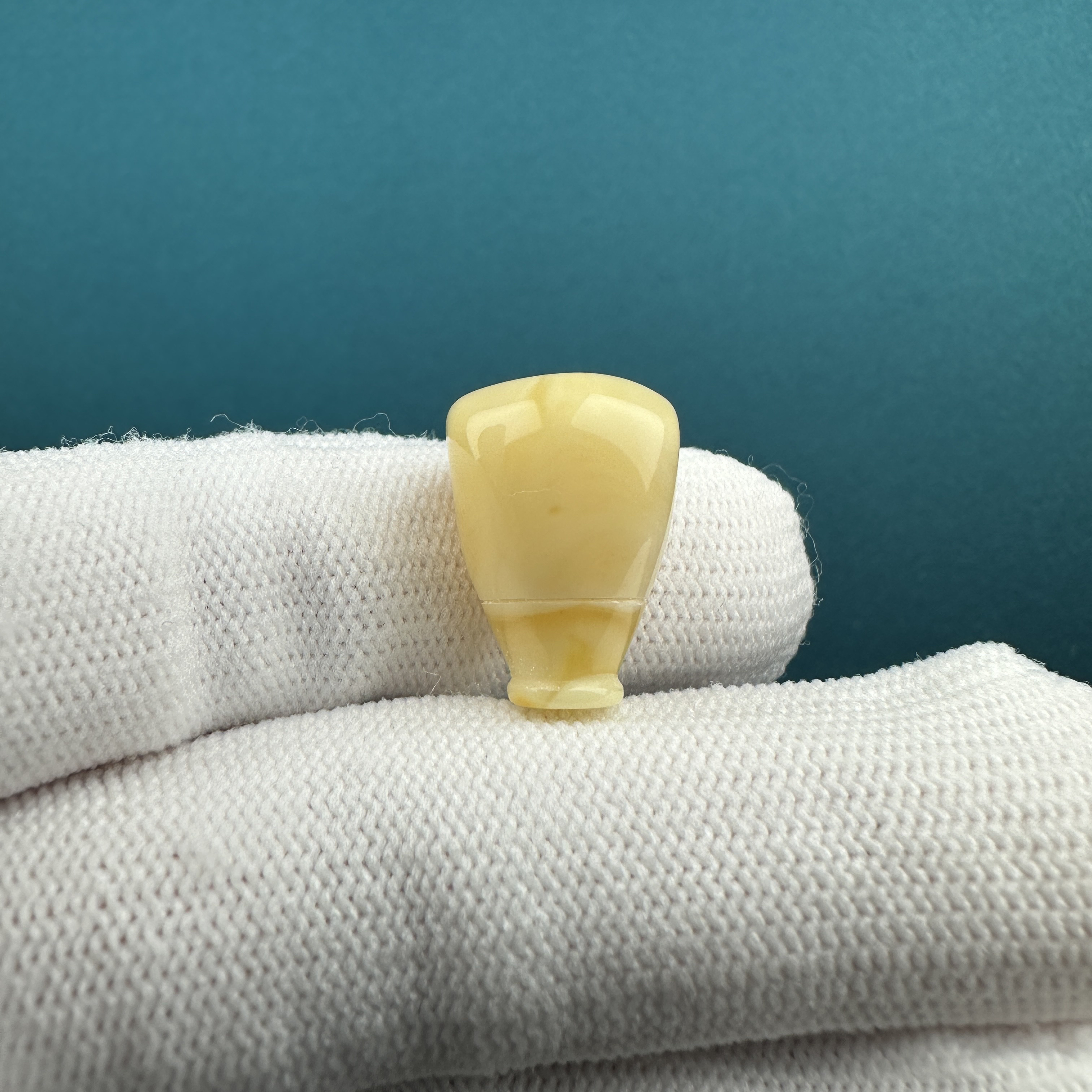 Z2761天然蜜蜡 俄料三通13*18.9*12.7mm一物一图实物拍摄