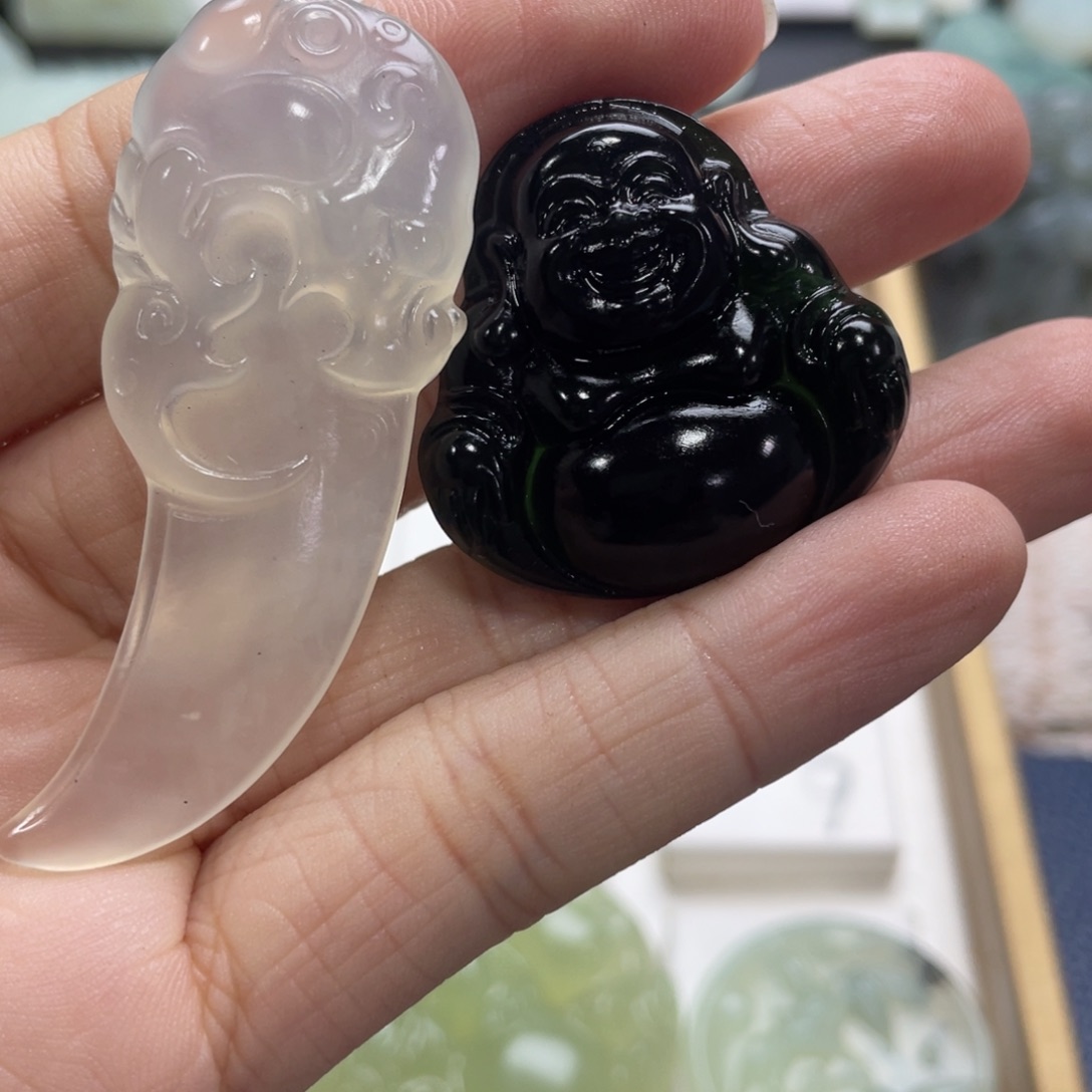 ****官蛇纹石玉未镶嵌吊坠