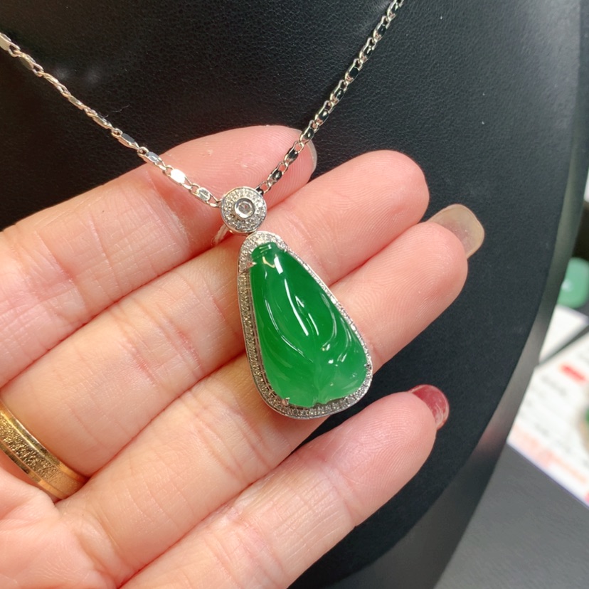 【闪购商品】翡翠吊坠(赠链)18K金镶嵌