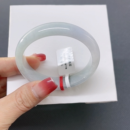 翡翠手镯未镶嵌A货