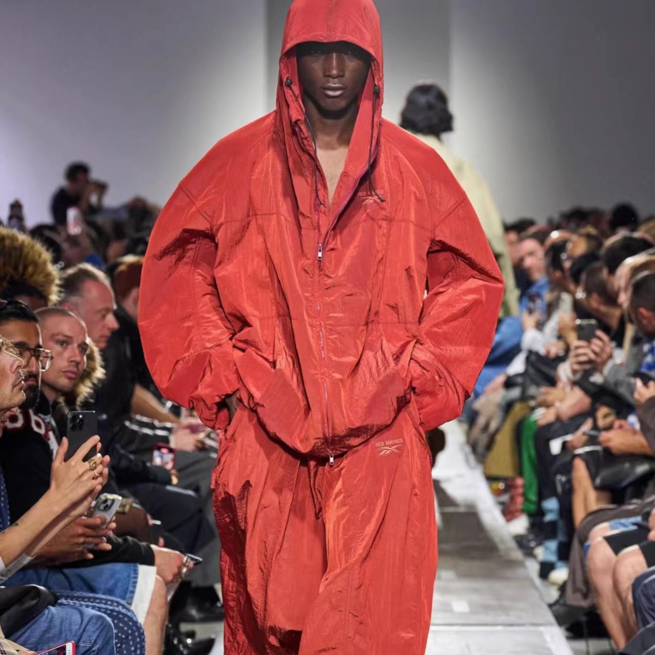 BR998899潮牌小巴巴植绒情侣T恤