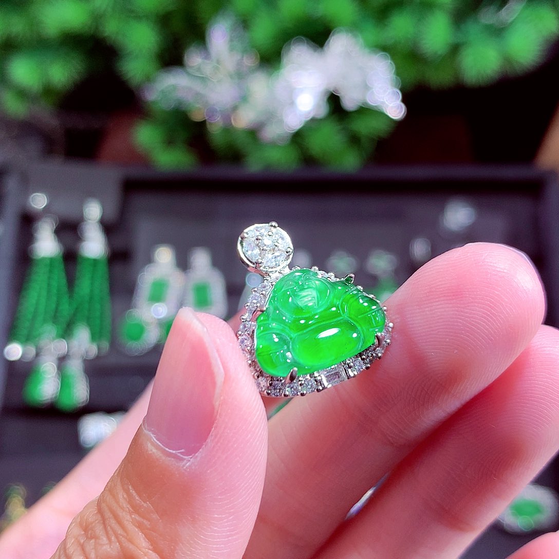 颈饰未镶嵌翡翠天然