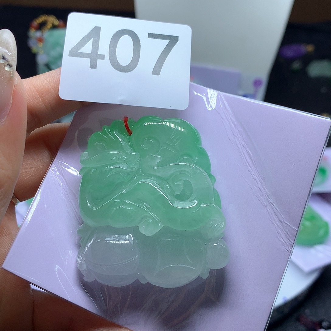 翡翠吊坠(赠链)未镶嵌