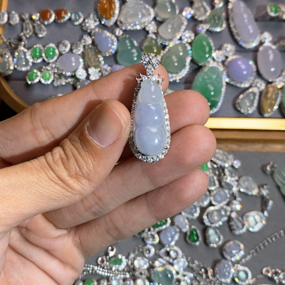 【闪购商品】翡翠颈饰未镶嵌田****橱翡翠