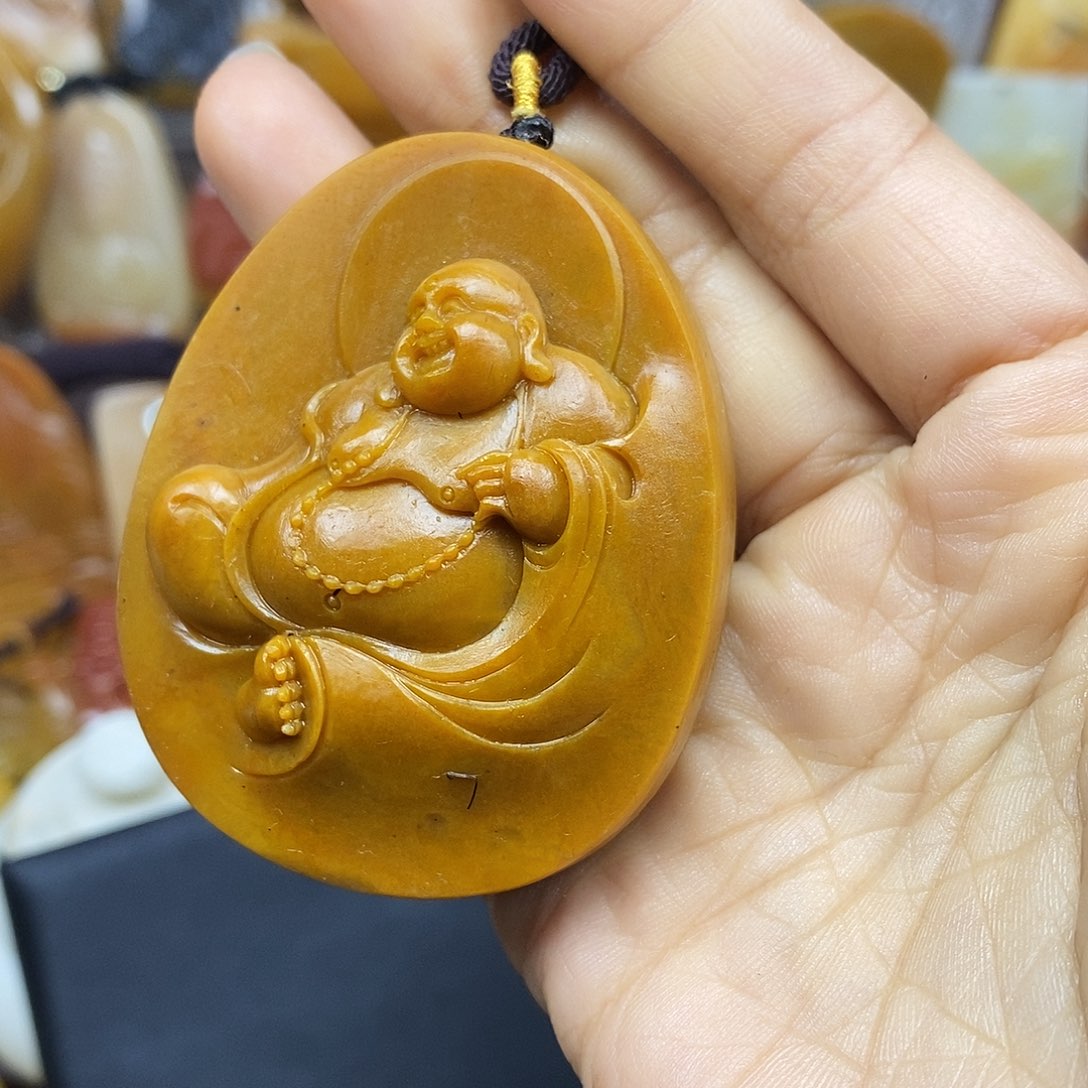 石英质玉（黄龙玉）颈饰未镶嵌