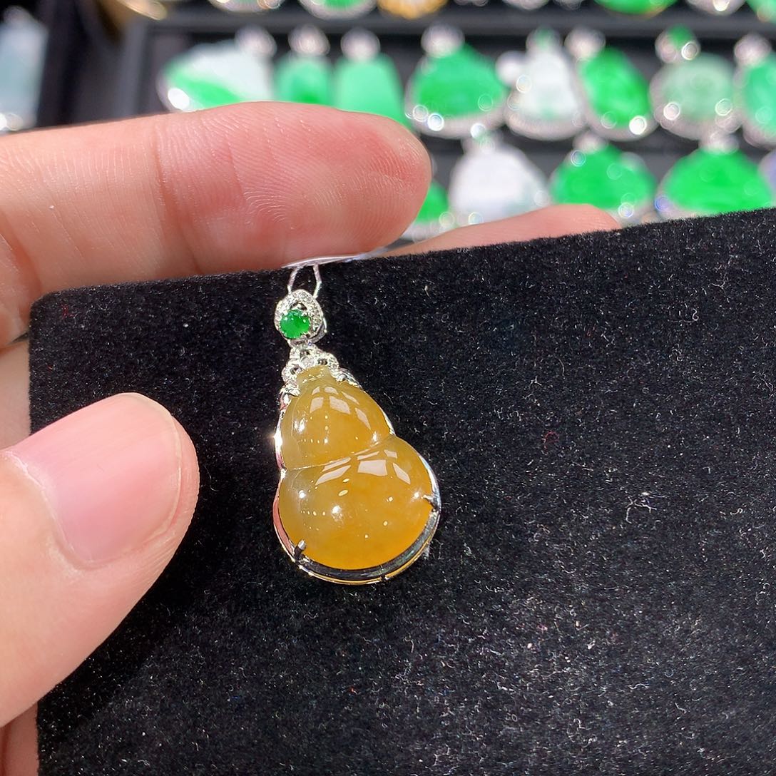 翡翠18K金镶嵌颈饰