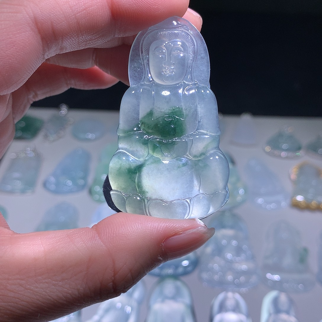 翡翠颈饰未镶嵌观音