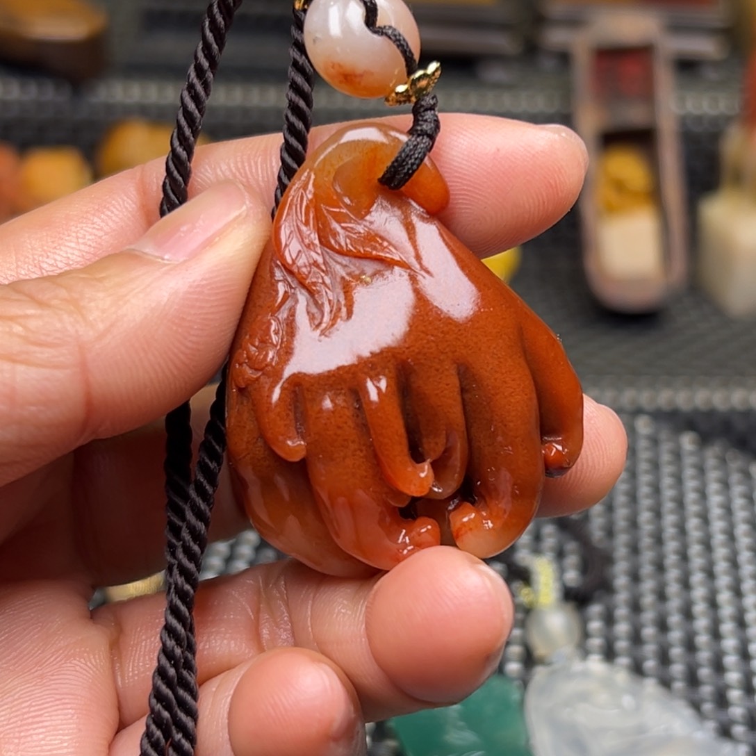 寿山石蜡烛红芙蓉石佛手挂件小手把件