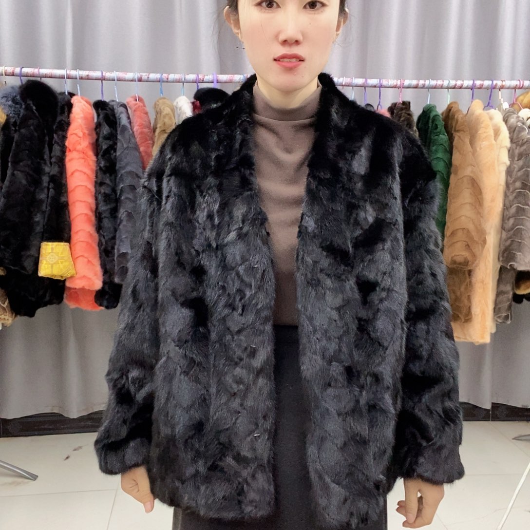 时尚潮流的服饰搭配