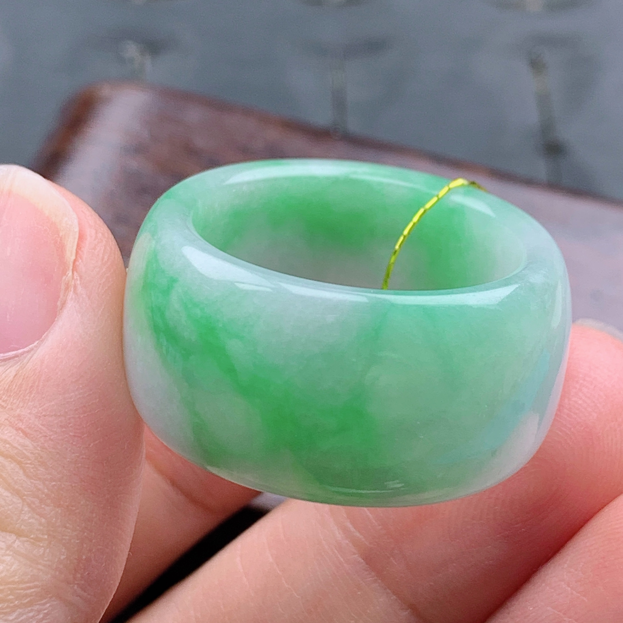 23-24号缅甸天然A货翡翠 T1010 内径20.6/13.2/3.9mm飘绿轮胎扳指