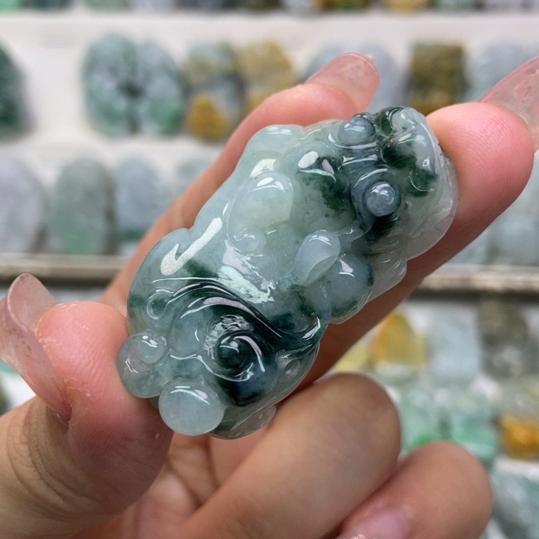 翡翠未镶嵌吊坠(赠链)