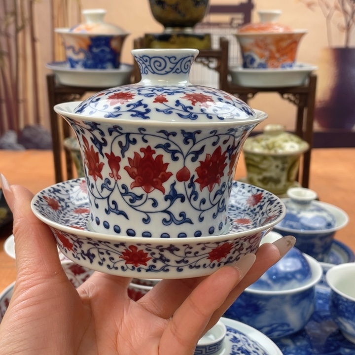 摆件陶青花釉里红缠枝莲马蹄盖碗