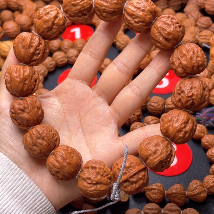 文玩核桃吊坠红皮元宝