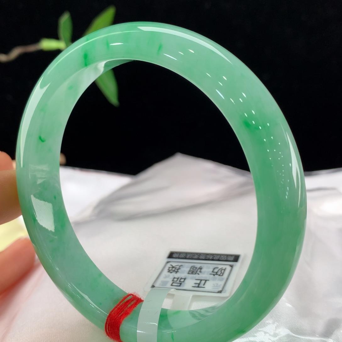 翡翠手镯未镶嵌62圈口0258