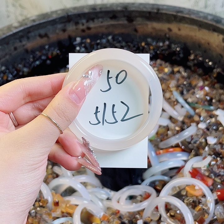 玛瑙/玉髓手镯未镶嵌50