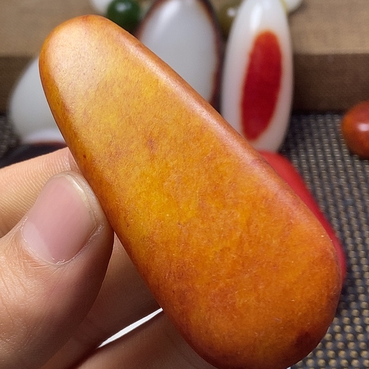 和田玉未镶嵌把件