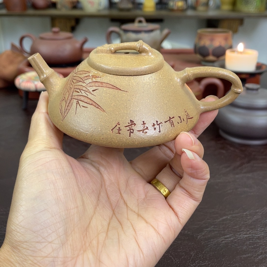 紫砂茶壶竹瓢。                             