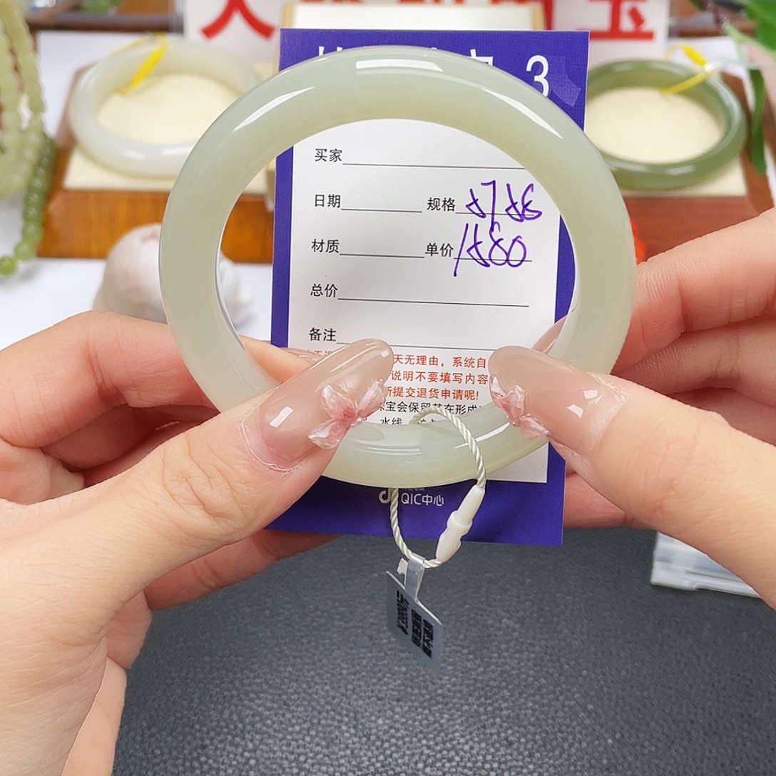 和田玉未镶嵌手镯