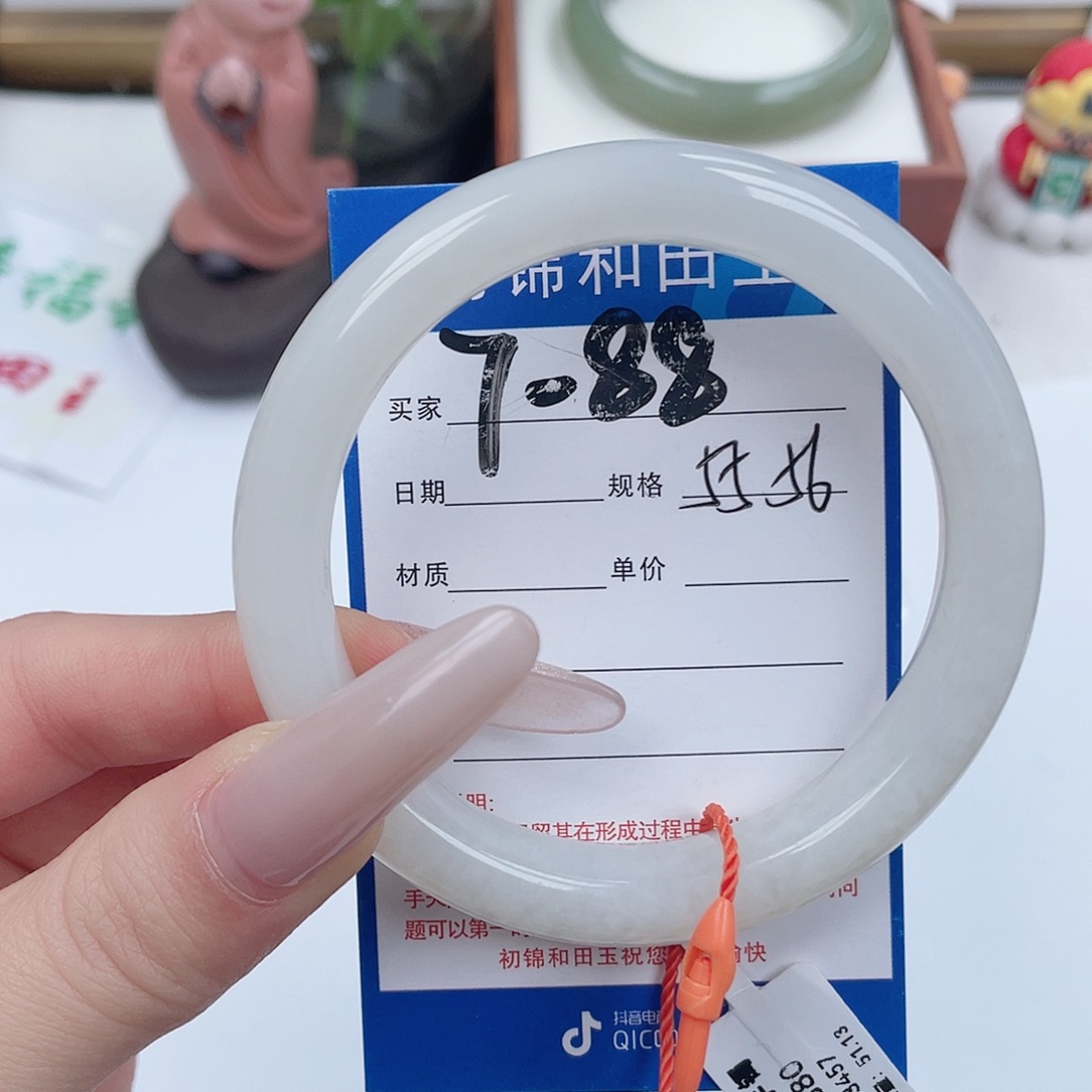 和田玉未镶嵌手镯