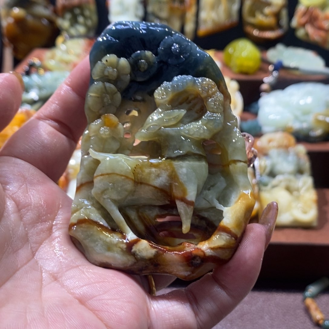 蛇纹石玉颈饰未镶嵌