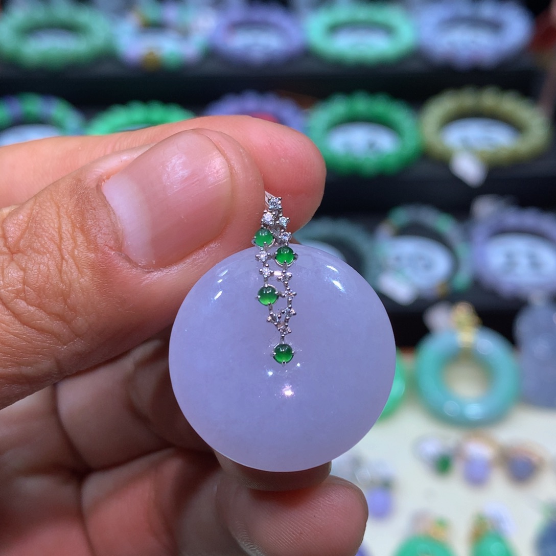 翡翠18K金镶嵌颈饰