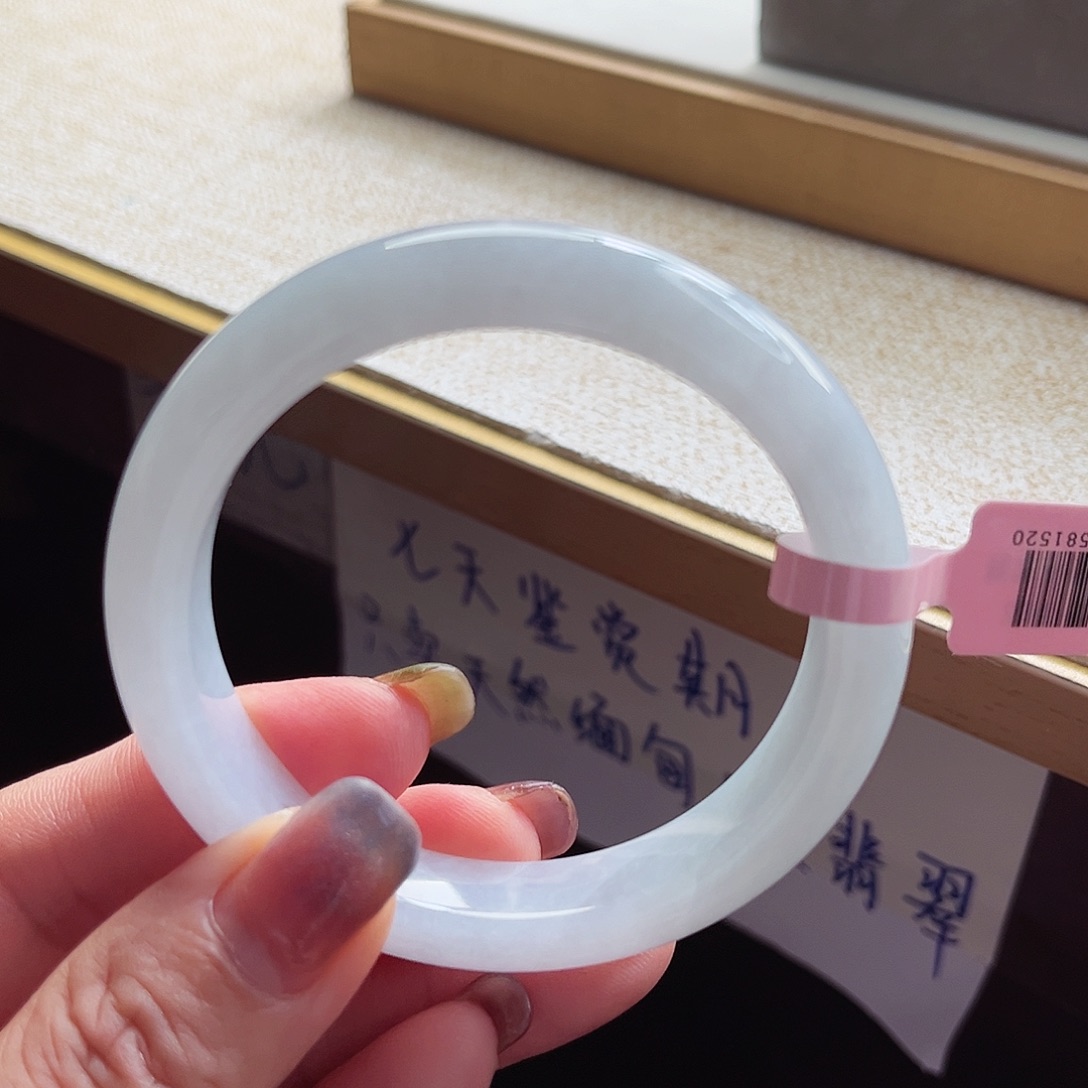 翡翠手镯未镶嵌手镯