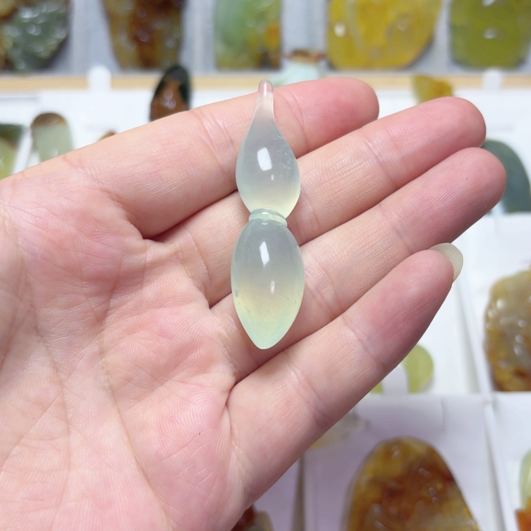 未镶嵌蛇纹石玉吊坠(不含链)