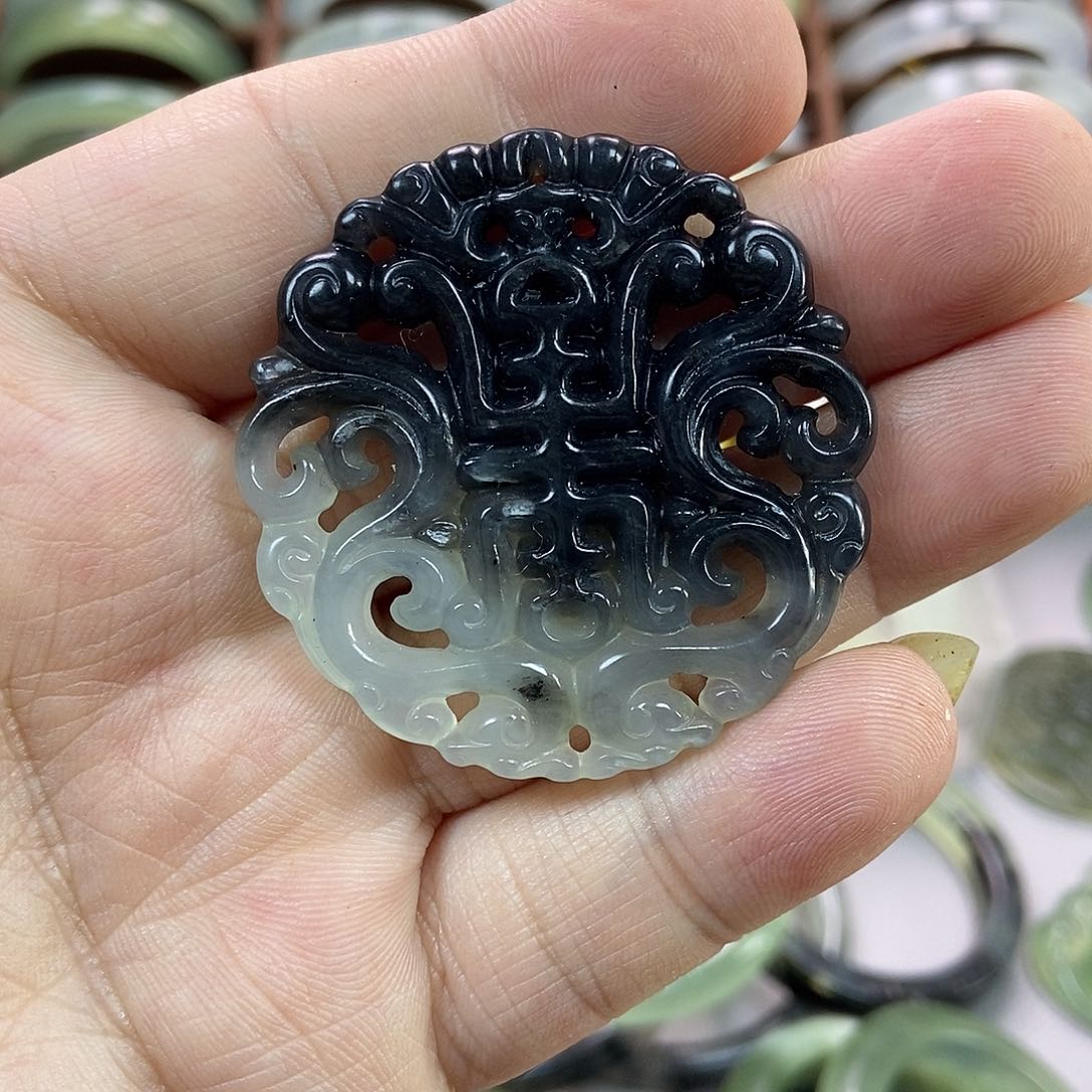 蛇纹石玉手镯未镶嵌万寿牌