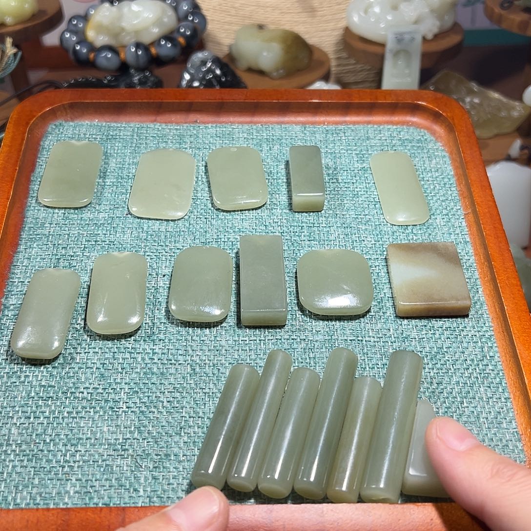 和田玉未镶嵌颈饰且末钥匙扣