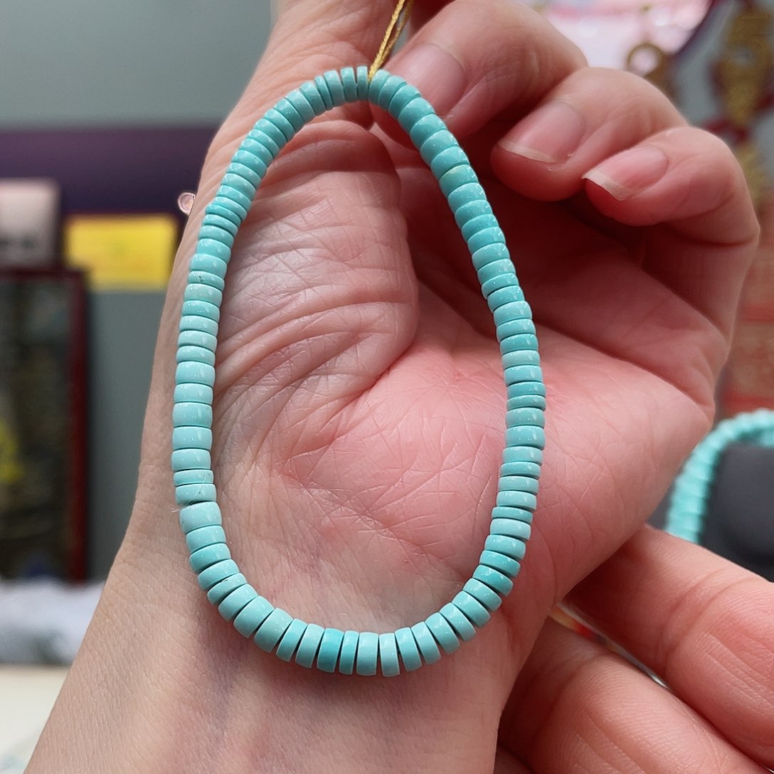 绿松石颈饰未镶嵌