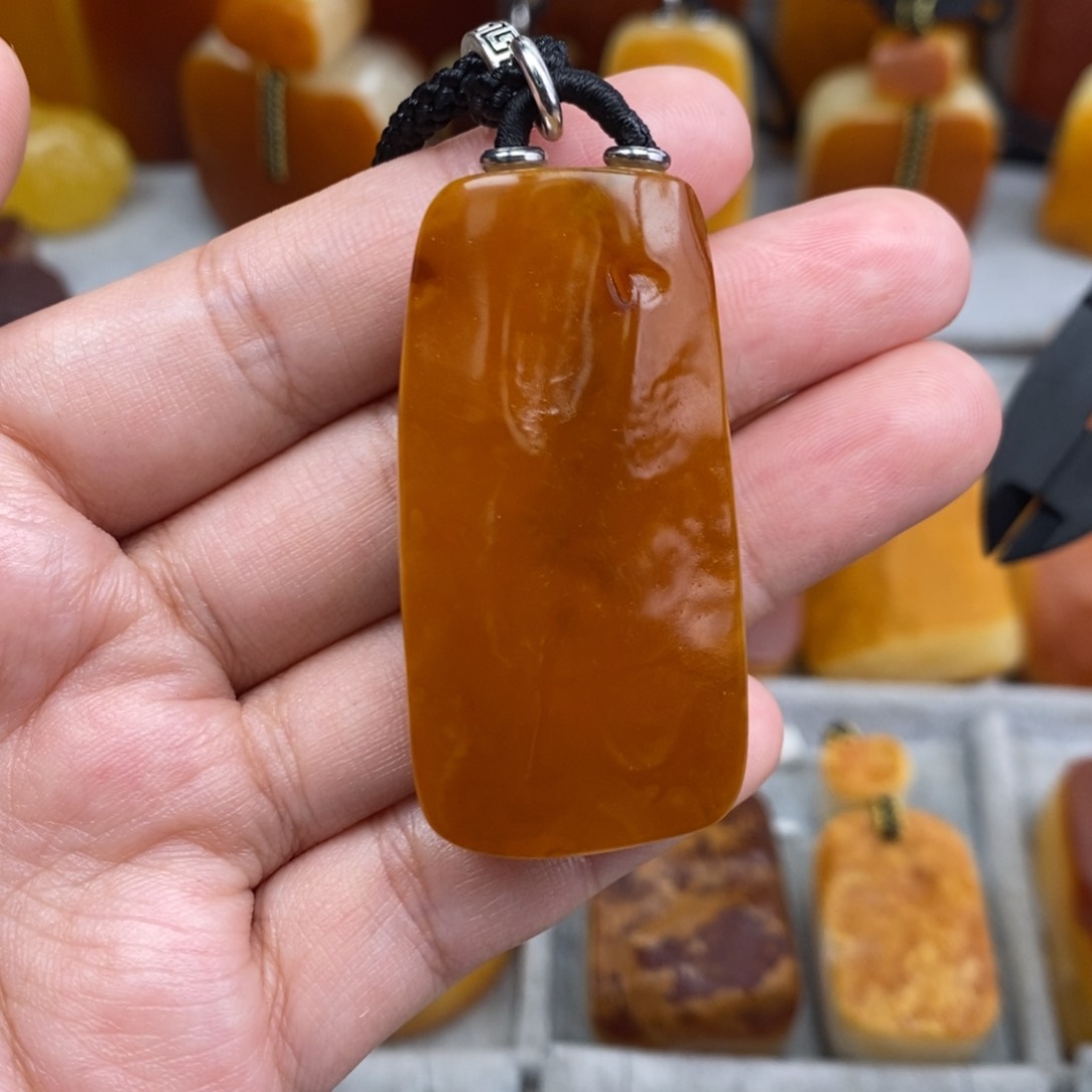 琥珀吊坠(赠链)未镶嵌