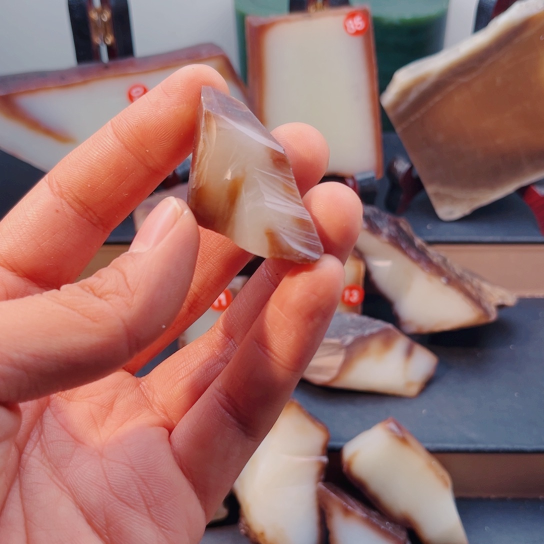 和田玉（糖玉）未镶嵌颈饰