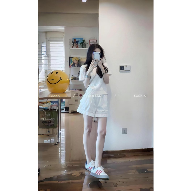 气质白色学院风休闲套装女夏日设计感独特针织短袖上衣显瘦短裤子