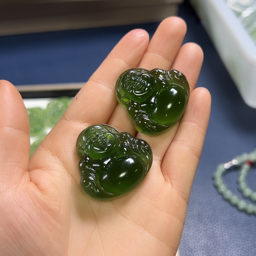 心***友蛇纹石玉未镶嵌颈饰