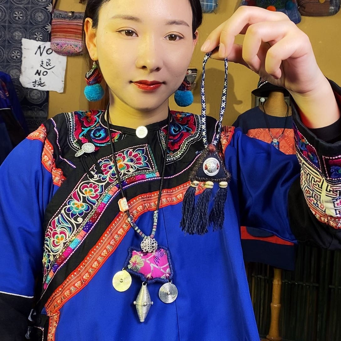 织绣手工制作包挂