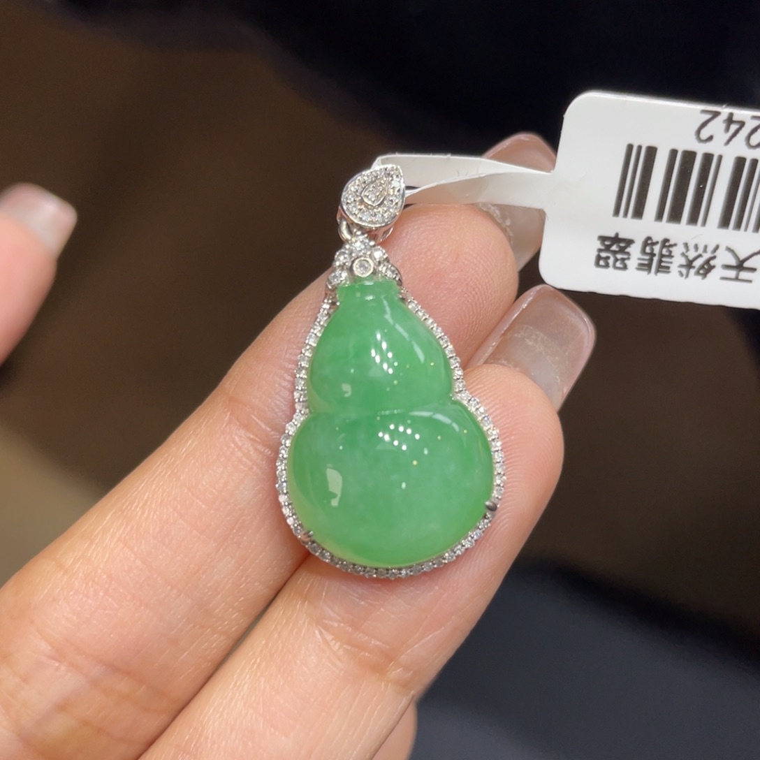 翡翠颈饰18K金镶嵌天然缅甸翡翠