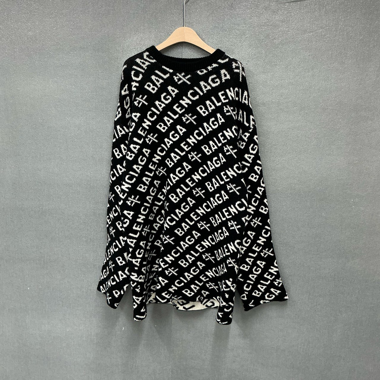 95新 Balenciaga/巴黎世家 满印弹幕羊毛圆领毛衣S码/3110