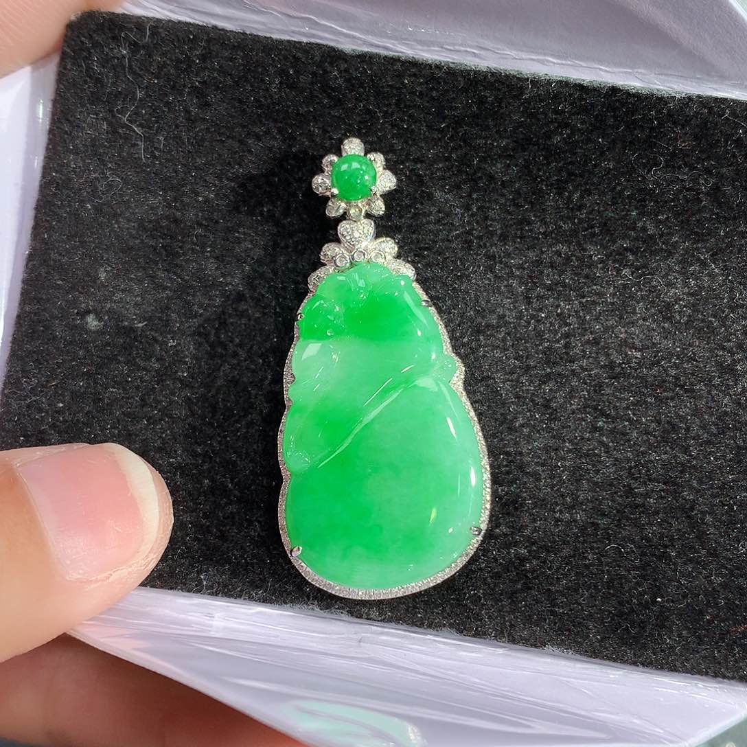 翡翠吊坠(赠链)18K金镶嵌