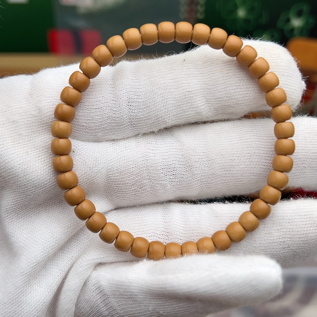 缘***定手串橄榄核核尖单圈黄料5.6㎜